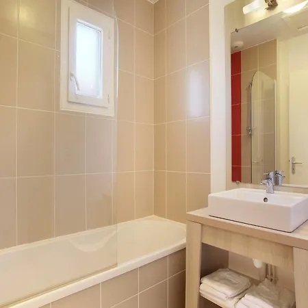 Bright Maisonette Near A Medieval Town 펜션 *