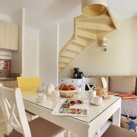 Bright Maisonette Near A Medieval Town * 에그모르트